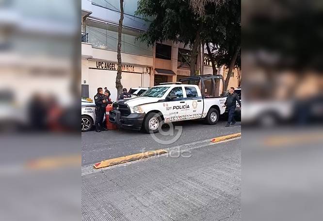 URGENTE: Matan a puñaladas a un hombre afuera de una base de policía