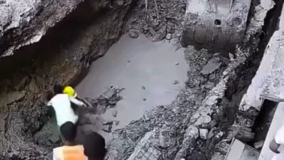 VIDEO. Graban momento en que un trabajador queda sepultado bajo un enorme bloque de tierra