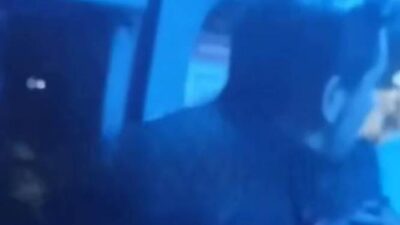 VIDEO: ‘¡Ayudaaaaa!’; asaltantes desatan terror y gritos en una combi de pasajeros