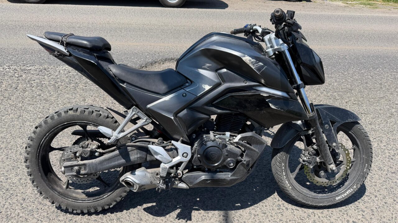 VIDEO: Criminal andaba en una moto robada y es capturado por policías en Edomex