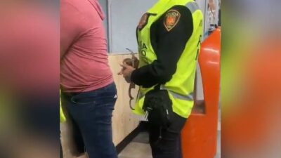 VIDEO: Sujeto tomaba fotos a jovencitas dentro de vagones del Metro