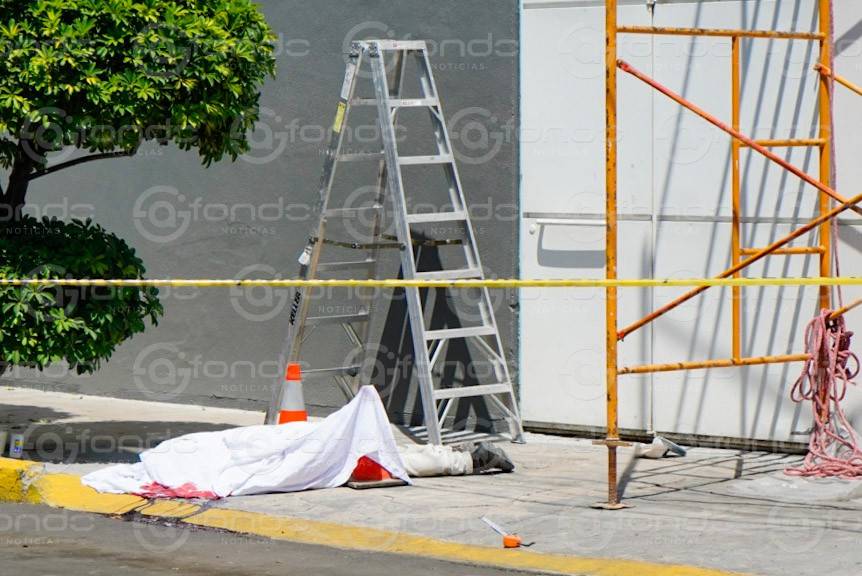 FULMINANTE. Manuel trabajaba pintando una fachada cuando una fuerte descarga eléctrica lo dejó muerto