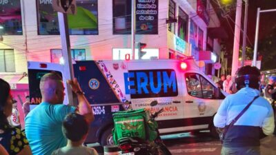 ACCIDENTE: Pareja iba en moto sin placas ni cascos; los arrollaron y están muy graves