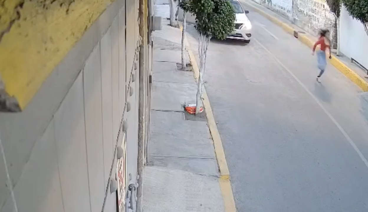 VIDEO. Graban intento de secuestro en contra de dos hermanas al salir de una tienda en Edomex