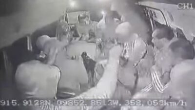 VIDEO: Violento asalto; criminales disparan a bordo de una combi de pasajeros