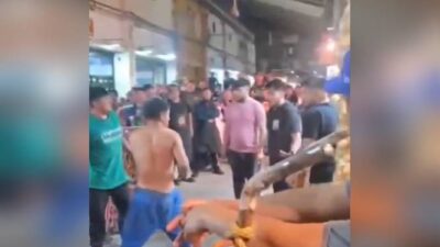 VIDEO: Diableros y comerciantes arman batalla campal en la Central de Abastos