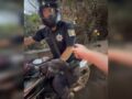 VIDEO. Policía ‘patito’ en moto particular extorsiona a conductores en Edomex
