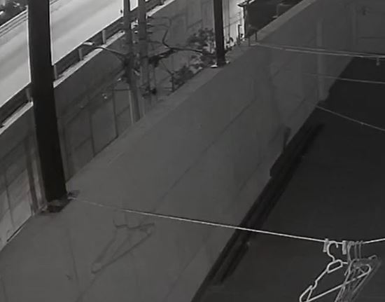 VIDEO. Jovencita caminaba sola de madrugada y sujeto se la llevó en Edomex
