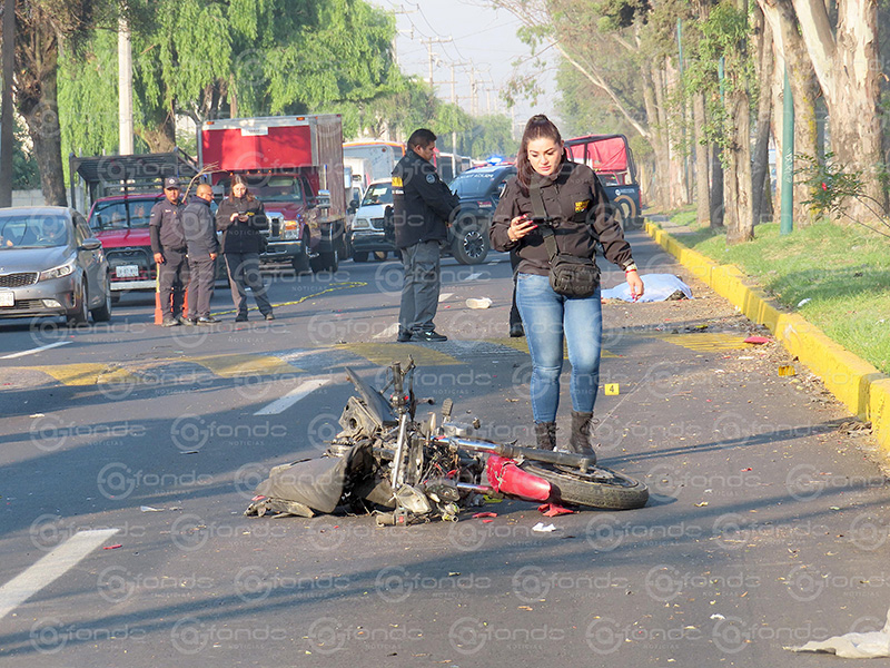 COBARDE. Conductor de Mazda mata a motociclista identificado como Ángel y se da a la fuga