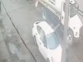 VIDEO: Sujeto celoso sigue a su esposa en un taxi y le da una golpiza al verla con otro hombre