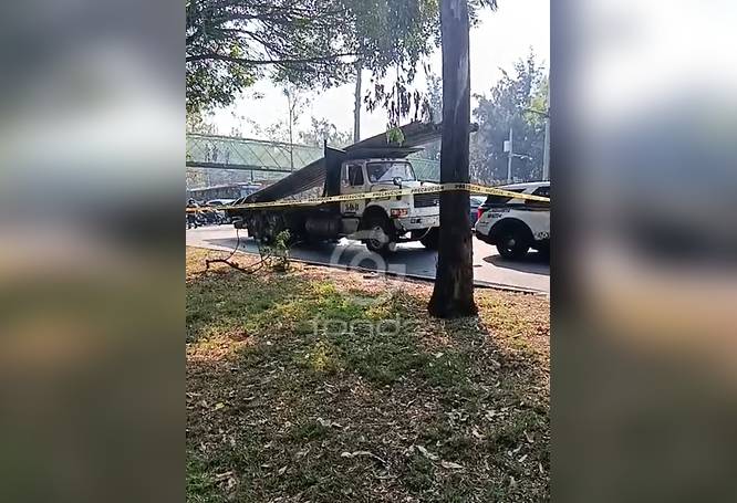 URGENTE: Motociclista muere aplastado bajo las llantas de un camión materialista