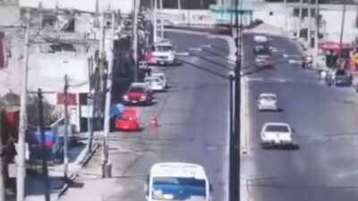 VIDEO: Familia con una niña iban en moto y son arrollados por una camioneta