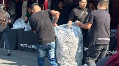 INAUDITO: Revendedores acaparan toda la mercancía oficial de la banda de k-pop BTS