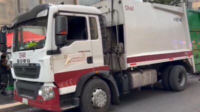 IMPACTANTE: Adolescentes en bici son arrollados por una pesada unidad de limpia