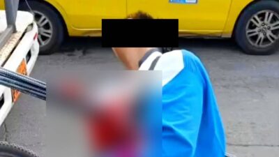 VIDEO: Graban tragedia; joven en bici muere atravesado por las varillas que llevaba un camión