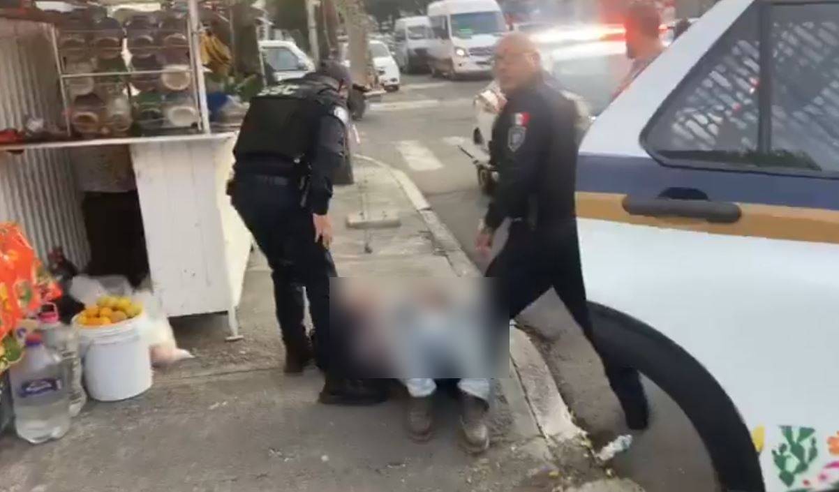 VIDEO: Sujeto totalmente drogado intentaba prender fuego a un departamento