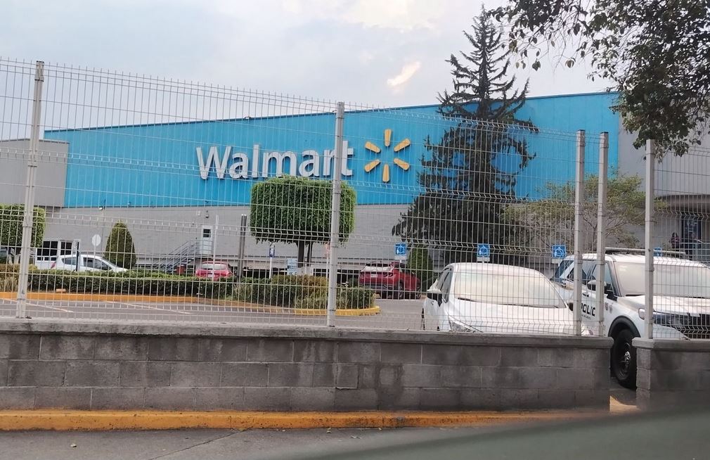 IMPACTANTE: Clientes de Walmart hacían sus compras mientras un hombre estaba muerto en la tienda