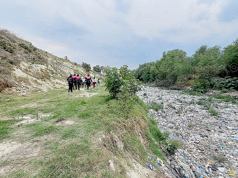 TRAGEDIA. Una semana y Valentina sigue perdida entre aguas negras y toneladas de basura