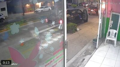 VIDEO: ‘El cinismo’; mujer roba un pastel y toda la evidencia quedó grabada