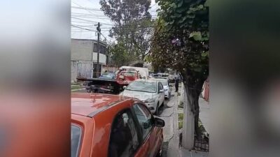URGENTE: Sicarios en moto ‘cazan’ a un automovilista y acaban con el a disparos