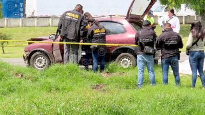 FEMINICIDIO #44. Cuerpo sin vida de una joven es localizado en la cajuela de un Chevy después de chocar contra un poste