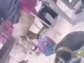 VIDEO: ‘Te mato’; padre entra a un salón de clases y amenaza al acosador de su hijo