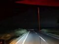 VIDEO: Trailero aplasta a asaltante que usaba luz láser para atacarlo