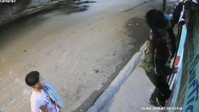 VIDEO: Criminales arrancan cámaras de seguridad de vecinos para cometer delitos