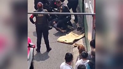 VIDEO: Policías someten a sujeto drogado que amenazaba a todos con un cuchillo