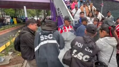 VIDEO: ‘¡Tengo cáncer!’; revendedor gritaba para no ser detenido afuera del ‘Azteca’