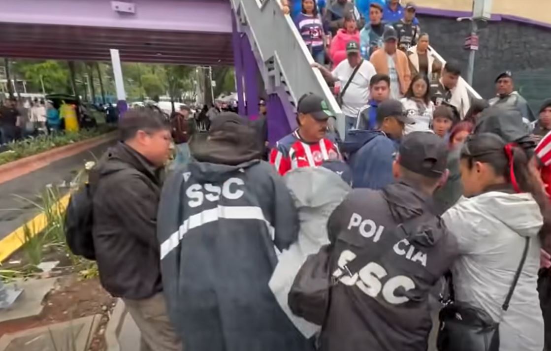 VIDEO: ‘¡Tengo cáncer!’; revendedor gritaba para no ser detenido afuera del ‘Azteca’