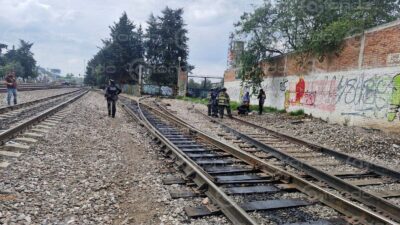 TÉTRICO. Un feto humano estaba enterrado a un costado de las vías del tren en Edomex