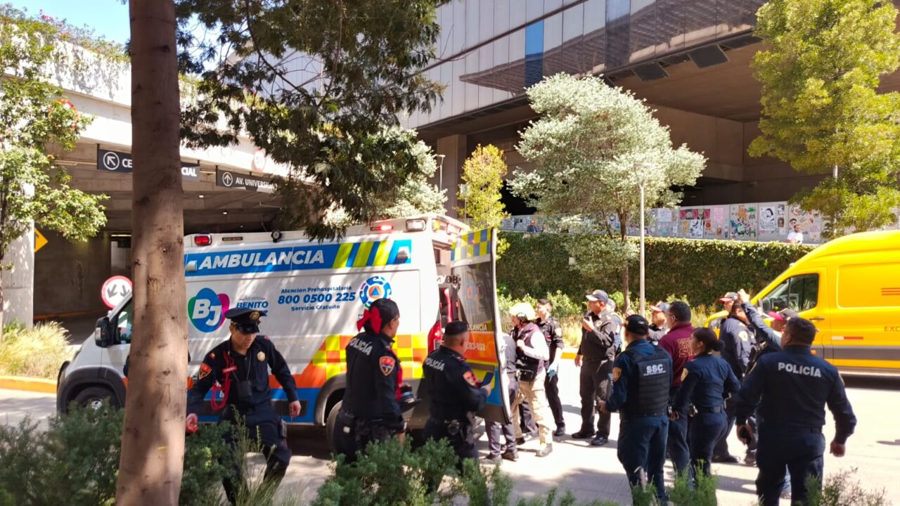 ALERTA: Clientes del Palacio de Hierro viven momentos de pánico; un policía se disparó solo