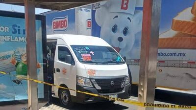 TERROR. Pasajero forcejea con asaltantes en una combi y una mujer recibe un balazo
