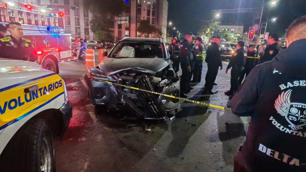 FATAL: Ella esperaba cruzar la avenida cuando un conductor se pasó el alto y causó su muerte