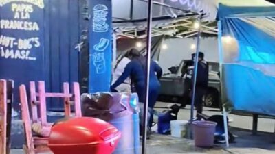 ATAQUE: Sicarios en moto disparan contra dos mujeres en un local de micheladas