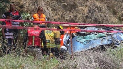 VIDEO. Cuatro amigos adolescentes tomaron, iban en un auto y mueren al caer al barranco