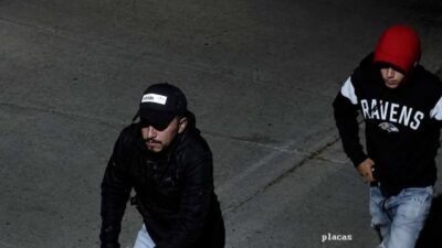 VIDEO. Familia es bajada de su auto a punta de pistola por dos criminales