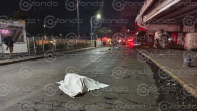 TRAGEDIA. Pareja de motociclistas viajaban de madrugada cuando cayeron de un puente y murieron