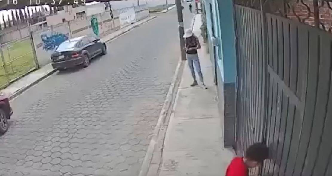VIDEO: ‘¡Maldito asqueroso!’; agresor sexual ataca a una mujer en la calle