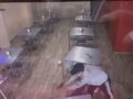 VIDEO: Mesero de local de carnitas trabajaba cuando llegaron a acribillarlo