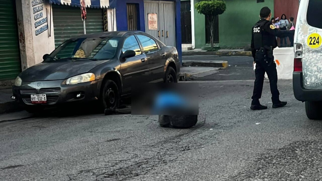 TRAGEDIA: Trabajador del Metro muere cuando cambiaba la llanta de su carro