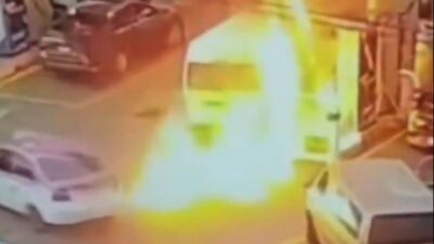 VIDEO: Adicto era llevado al anexo y prende fuego a una camioneta en la gasolinera