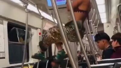 VIDEO: Mujer provoca incómodo y vergonzoso momento en un vagón del Metro