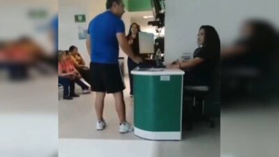VIDEO: ‘¡Te meto en una bolsa…!’; sujeto amenaza de muerte a una empleada del IMSS