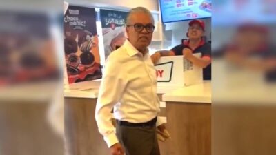 VIDEO: ‘#LordDonas’; señor enloquece e insulta a todos en una sucursal de Krispy Kreme