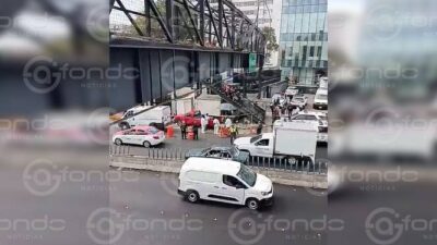 URGENTE: Pareja y su bebé iban en una Itálika, chocaron y el conductor murió