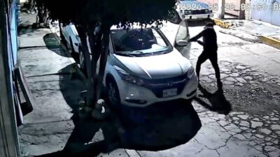VIDEO: Rateros abren autos por la madrugada y se los llevan; vecinos ya están hartos