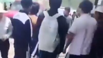 VIDEO: Adolescente pierde una pelea, va por su papá y el señor golpea al otro chavito