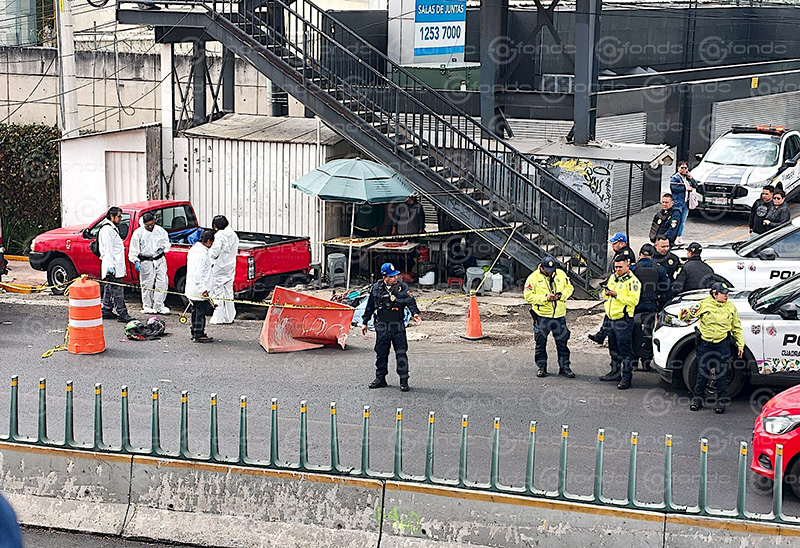 LAMENTABLE. Motociclista llevaba a su novia y su hija en una Itálika; chocaron y él murió